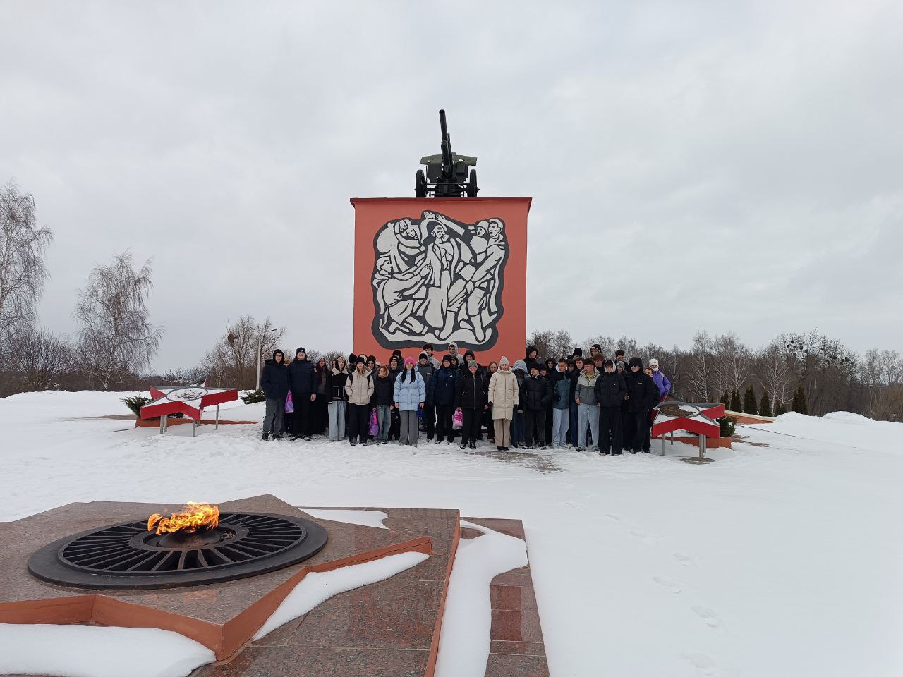 Обучающиеся группы ОСР-133, ОСР-232 вместе с руководством групп посетили мемориальный комплекс Курган Славы