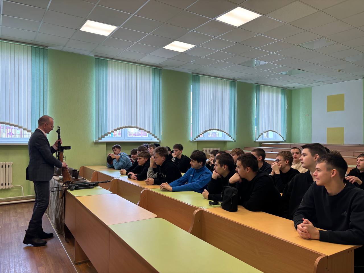 Экскурсия в музейную комнату Боевой Славы на базе ГУО «Средняя школа №16 г.Мозыря»